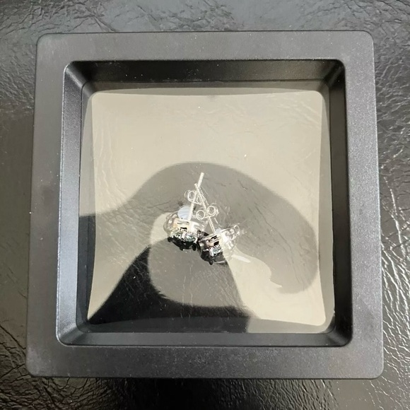 1.00 ctw Lab- Grown Diamond Stud Earrings. - Picture 5 of 5